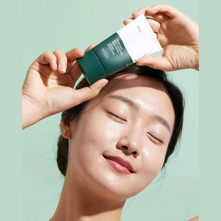 ضد آفتاب مرطوبکننده و تسکیندهنده آنوا +SPF50 و ++++PA حجم ۵۰ میل